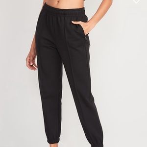 Old Navy Dynamic Fleece Joggers - Worn Once - Size Medium - Black